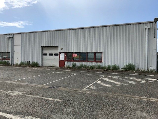 Louer Local professionnel Local professionnel, La Roche-sur-Yon 790 m2 - LP808-DURET