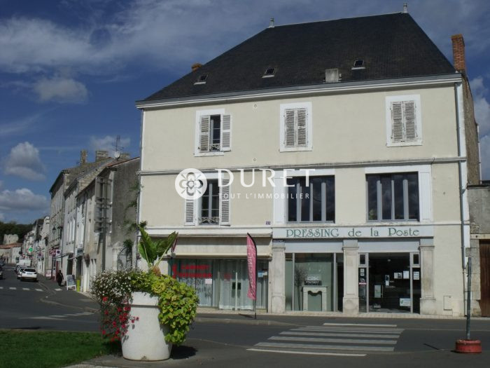 Louer Local commercial Local commercial, fontenay le comte 130 m2 - LP876-DURET