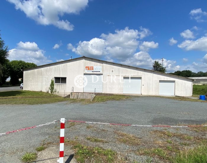 Louer Local professionnel Local professionnel, Les Epesses 985 m2 - LP1096-DURET