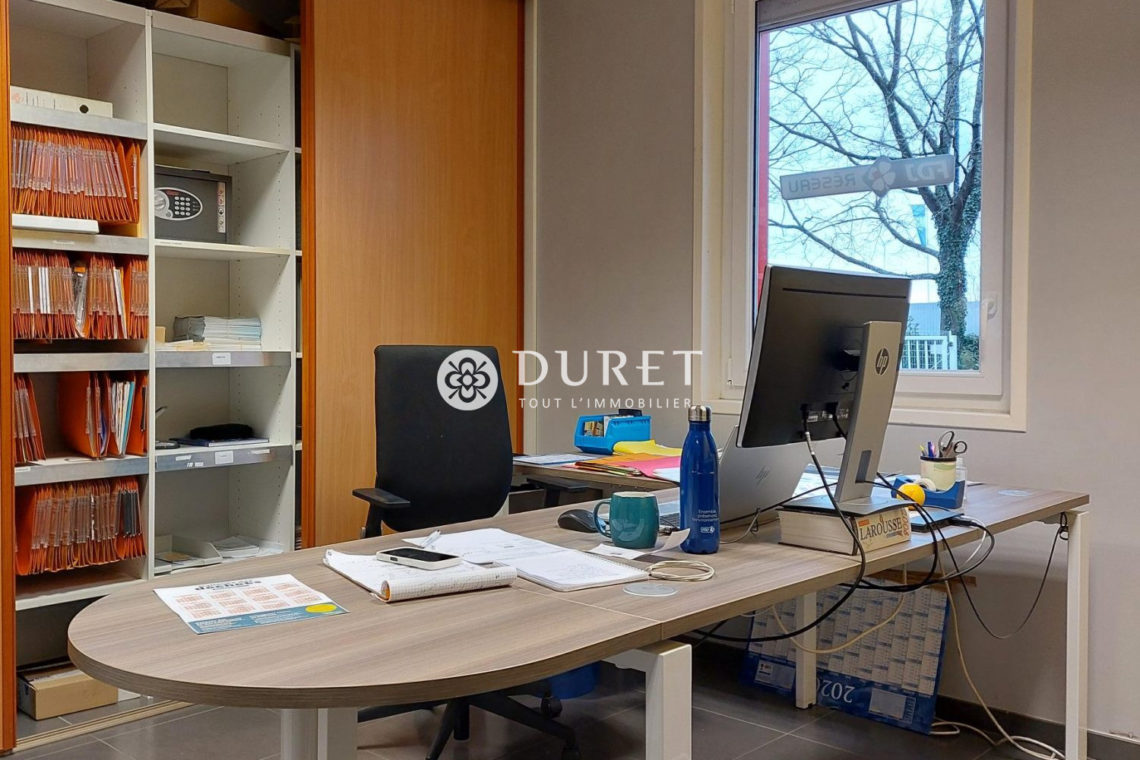 Louer Local professionnel Local professionnel, Bellevigny 526 m2 - LP2521-DURET
