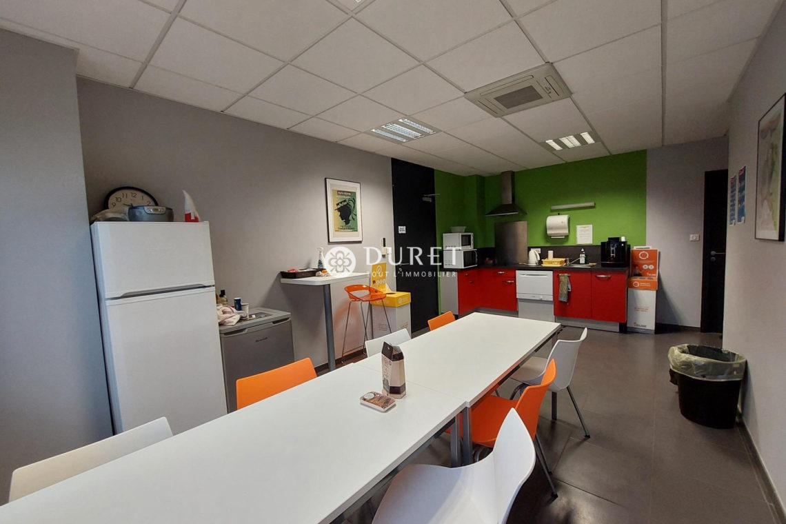 Louer Local professionnel Local professionnel, Bellevigny 526 m2 - LP2521-DURET