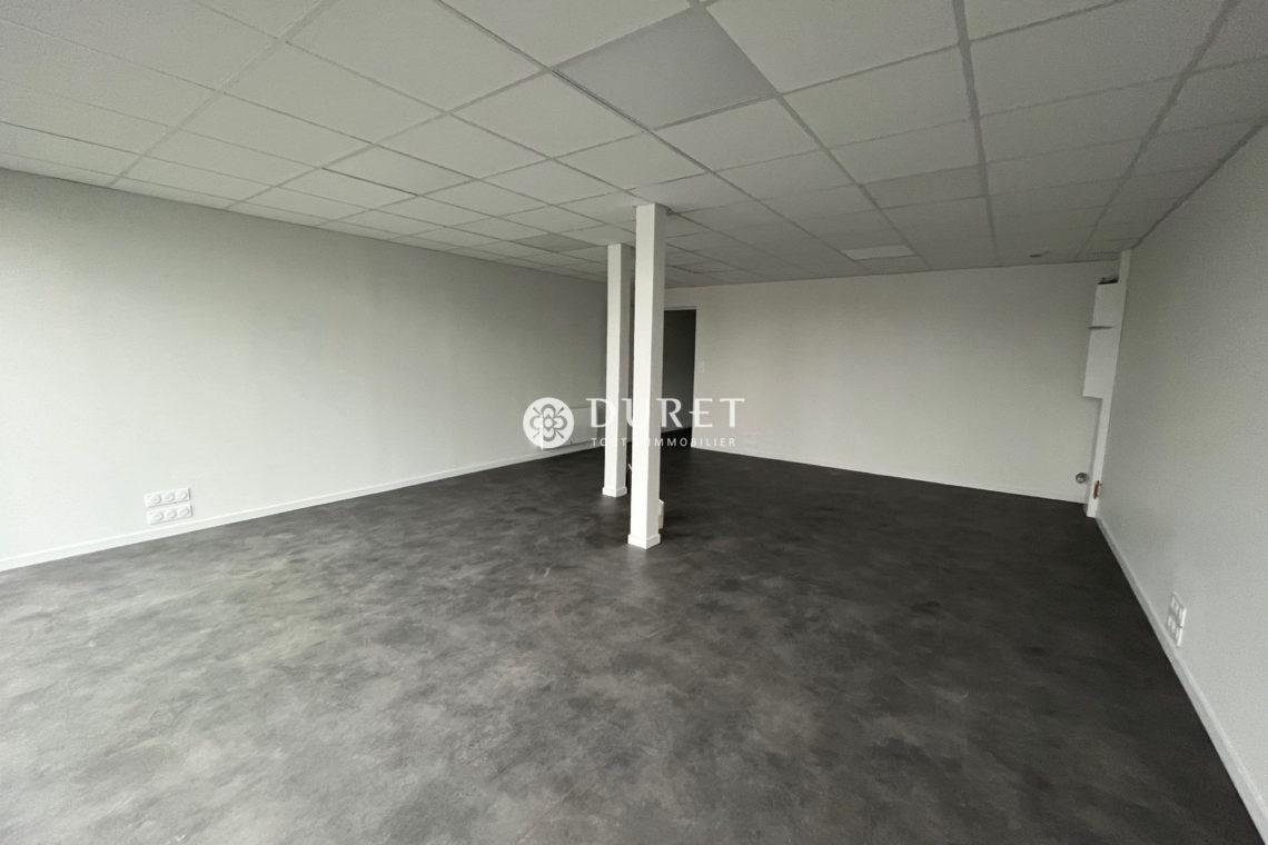 Louer Local commercial Local commercial, Les Achards 75 m2 - LP2321-DURET