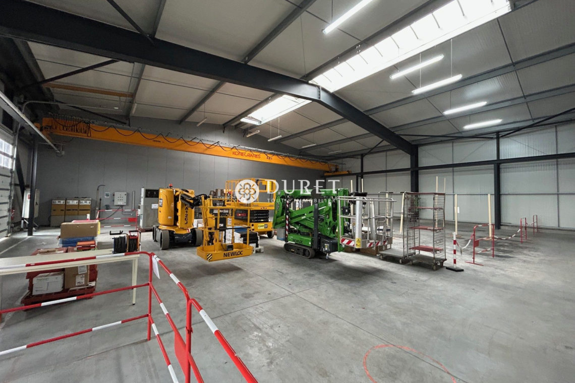 Louer Local professionnel Local professionnel, Montaigu-Vendée 1030 m2 - LP2580-DURET