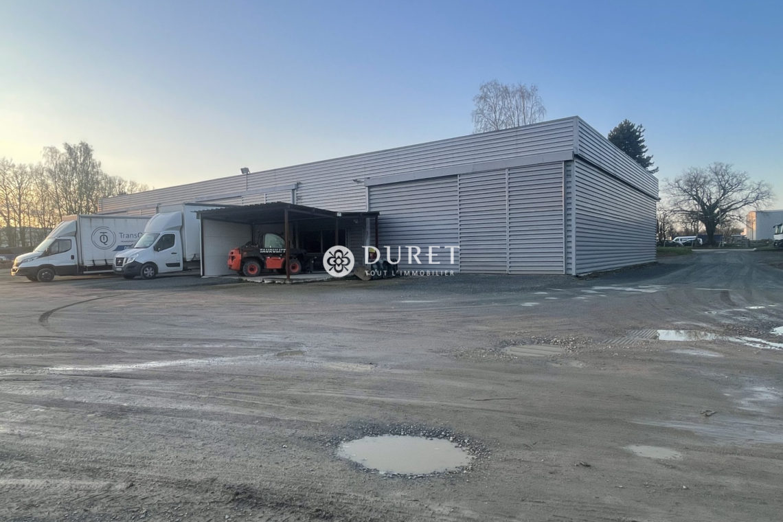 Louer Local professionnel Local professionnel, La Chaize-le-Vicomte 1200 m2 - LP2560-DURET