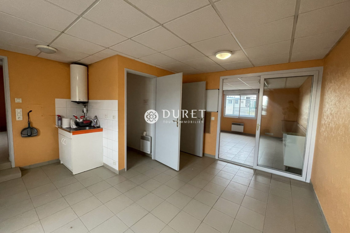 Louer Local professionnel Local professionnel, Sainte-Hermine 200 m2 - LP2593-DURET