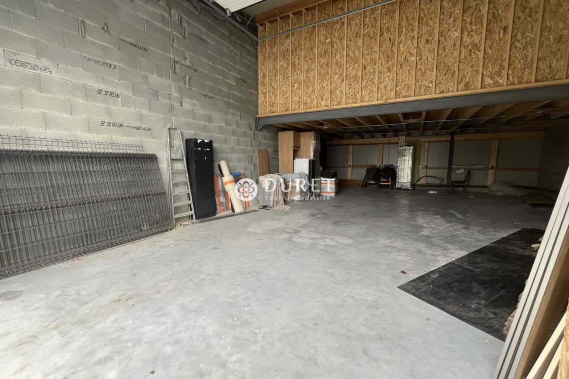 Louer Local professionnel Local professionnel, Aizenay 112 m2 - LP2600-DURET