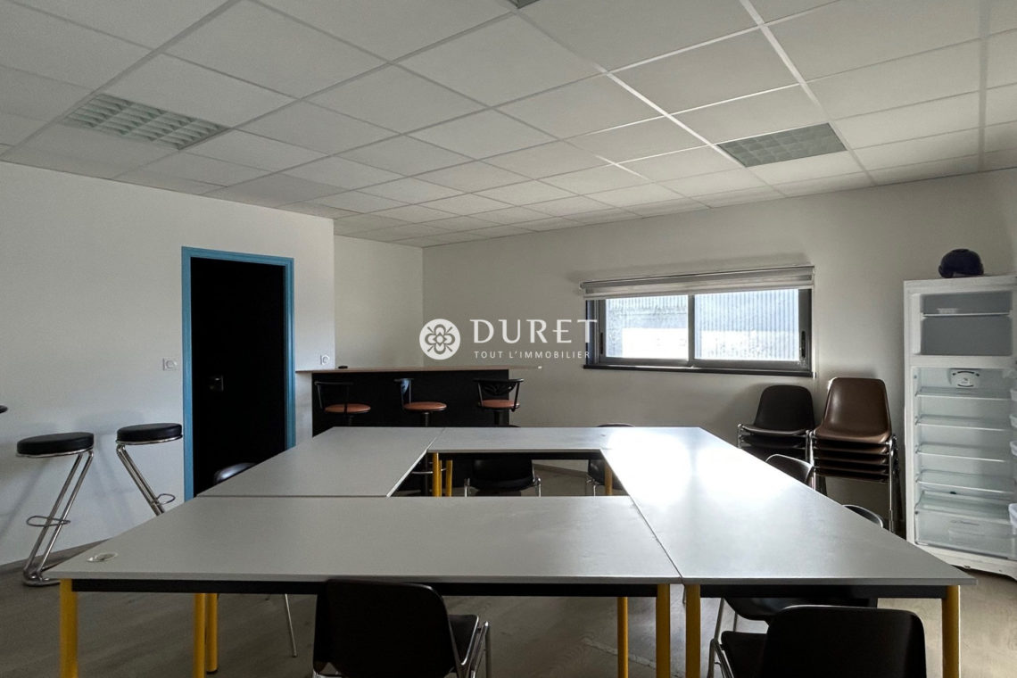 Louer Local professionnel Local professionnel, Essarts en Bocage 678 m2 - LP2611-DURET