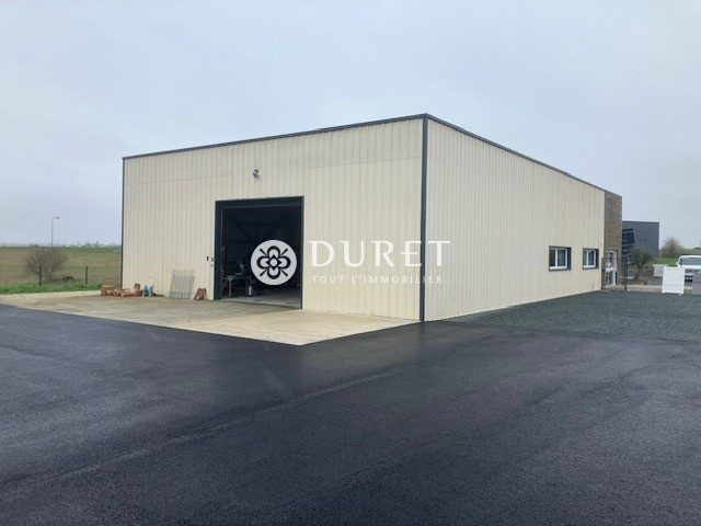 Louer Local professionnel Local professionnel, Fontenay-le-Comte 100 m2 - LP1933-DURET