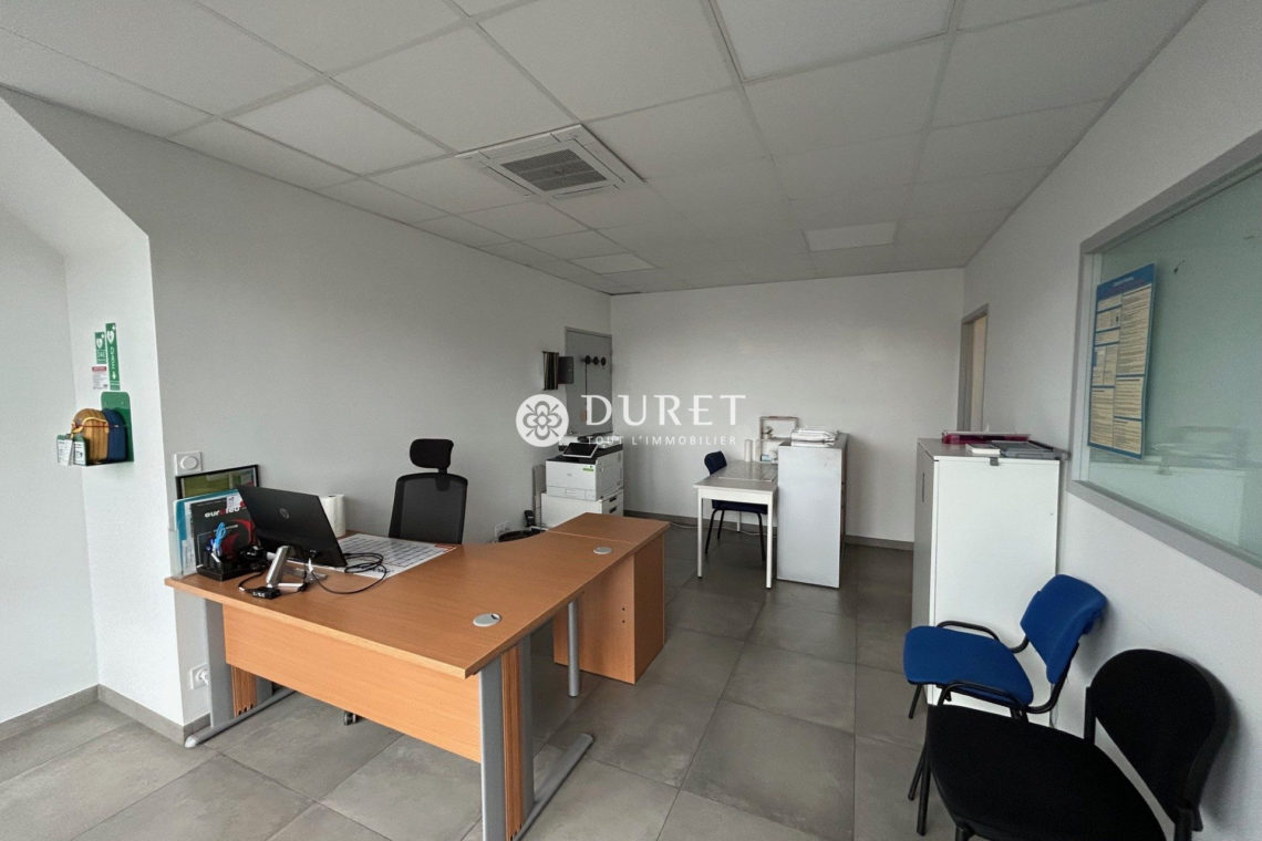 Louer Local professionnel Local professionnel, Montaigu-Vendée 1030 m2 - LP2580-DURET