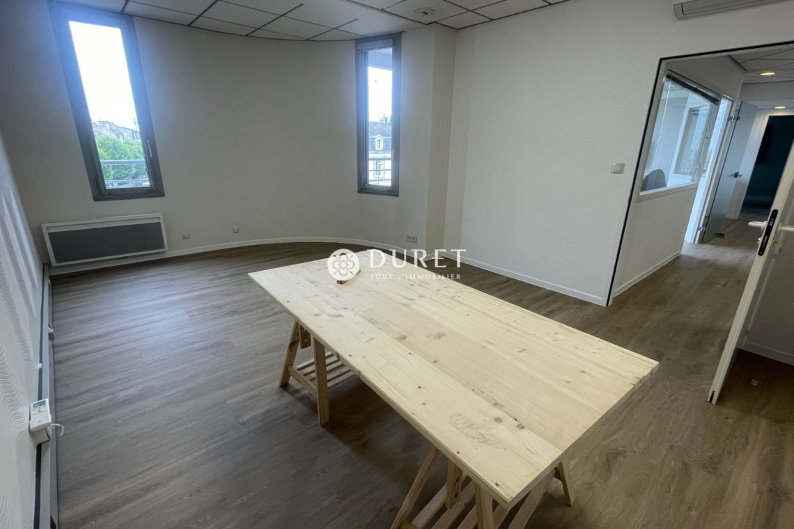 Louer Bureau Bureau, La Roche-sur-Yon 20 m2 - LP2698-DURET