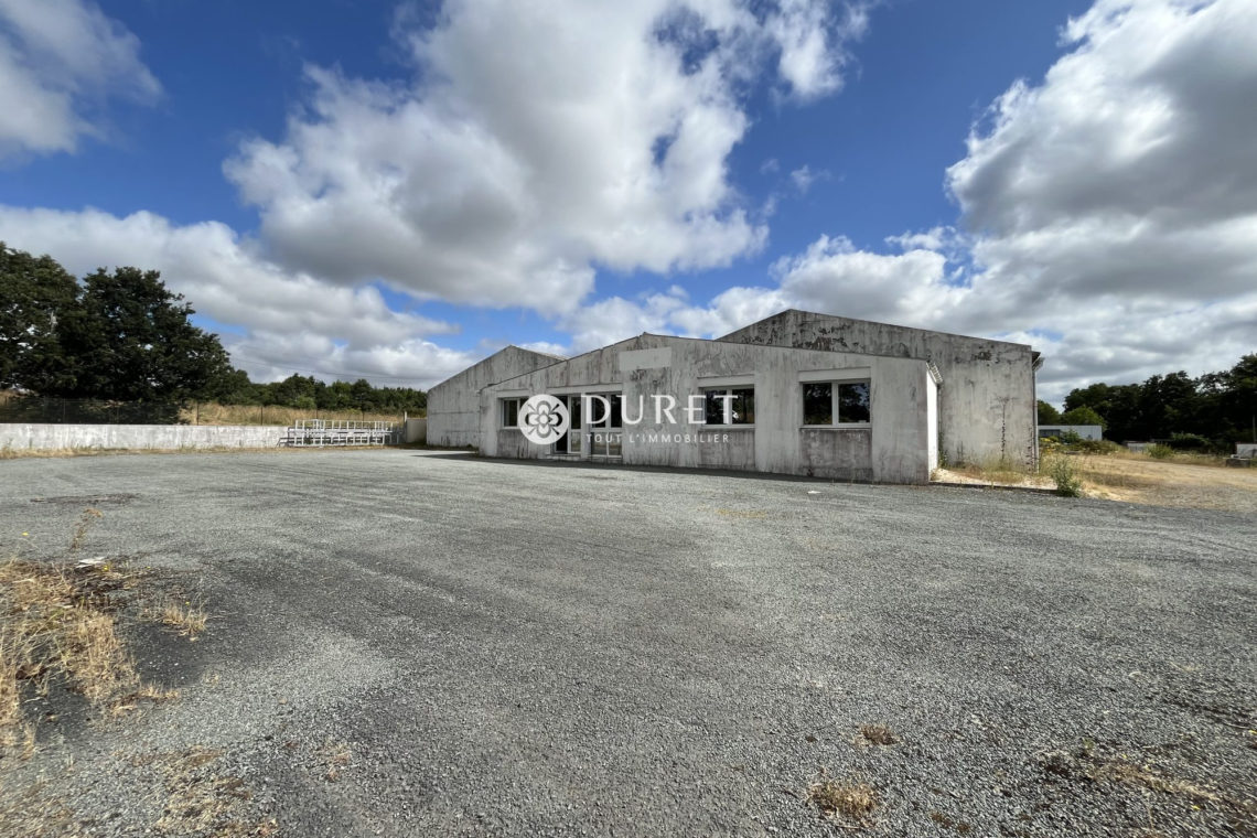 Louer Local industriel Local industriel, La Garnache 1365 m2 - LP2737-DURET