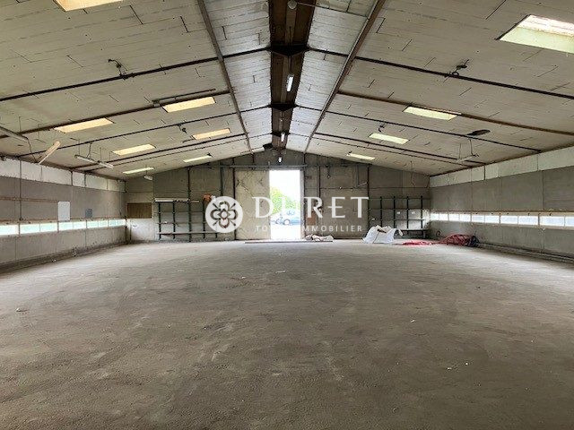 Louer Entrepôt Entrepôt, La Roche-sur-Yon 377 m2 - LP2162-DURET