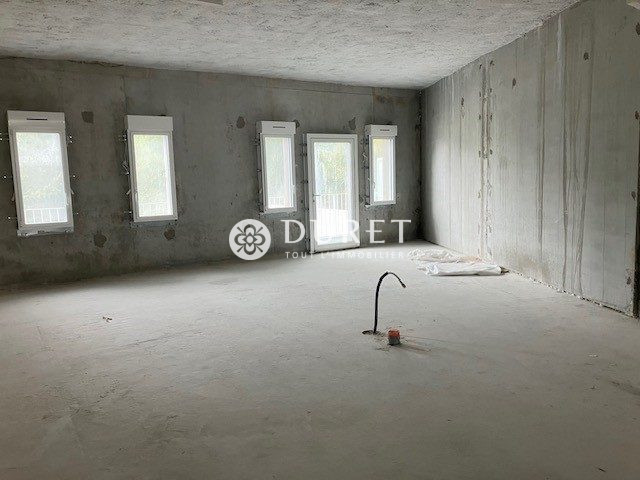 Louer Local commercial Local commercial, Le Poiré-sur-Vie 107 m2 - LP2326-DURET