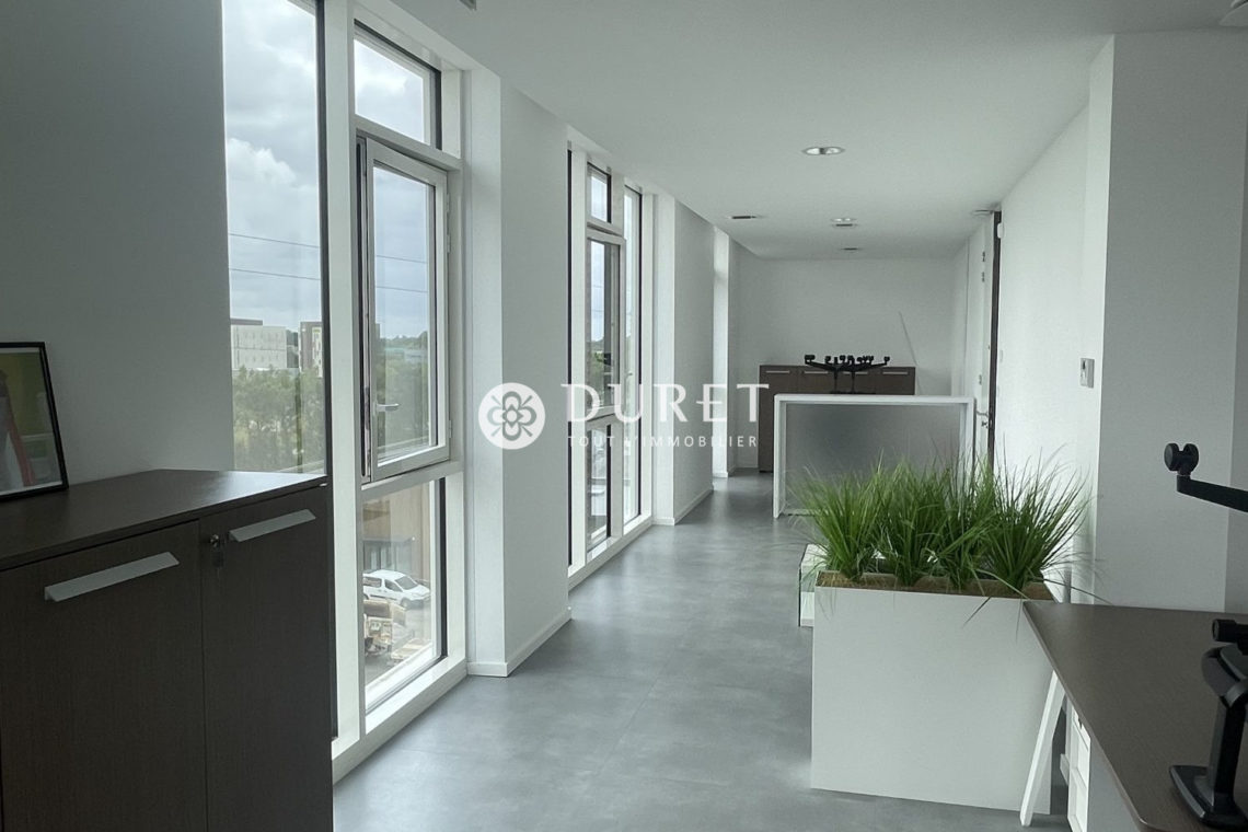 Louer Bureau Bureau, La Roche-sur-Yon 98 m2 - LP1705-DURET