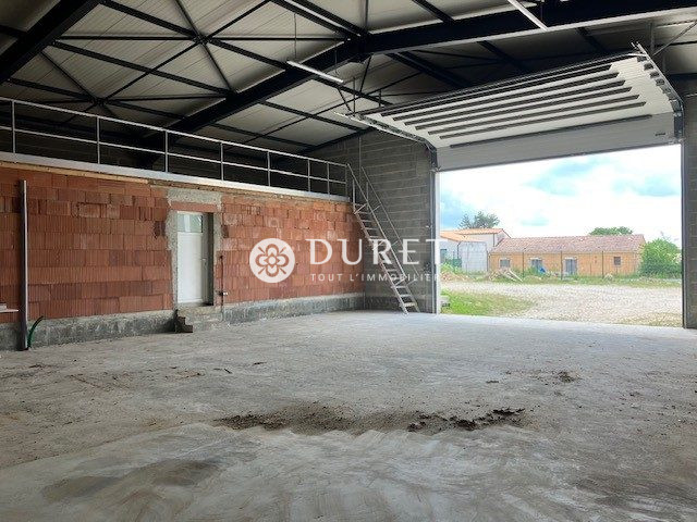 Louer Local professionnel Local professionnel, Dompierre-sur-Yon 240 m2 - LP2664-DURET
