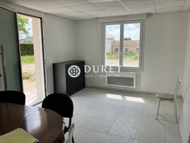 Louer Local professionnel Local professionnel, Dompierre-sur-Yon 240 m2 - LP2664-DURET