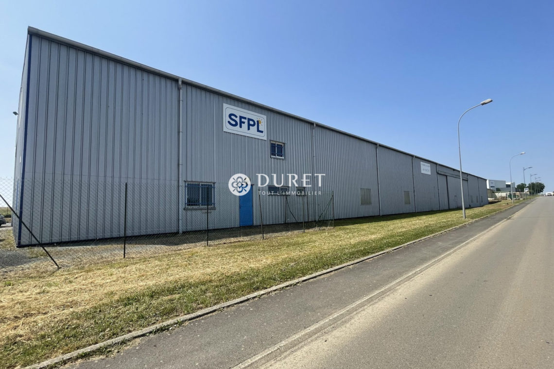 Louer Local industriel Local industriel, Fontenay-le-Comte 2640 m2 - LP2695-DURET