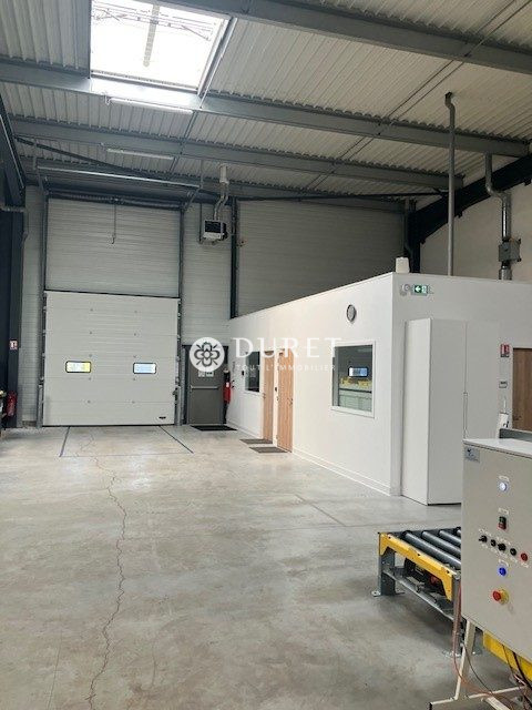 Louer Local professionnel Local professionnel, La Roche-sur-Yon 735 m2 - LP2722-DURET