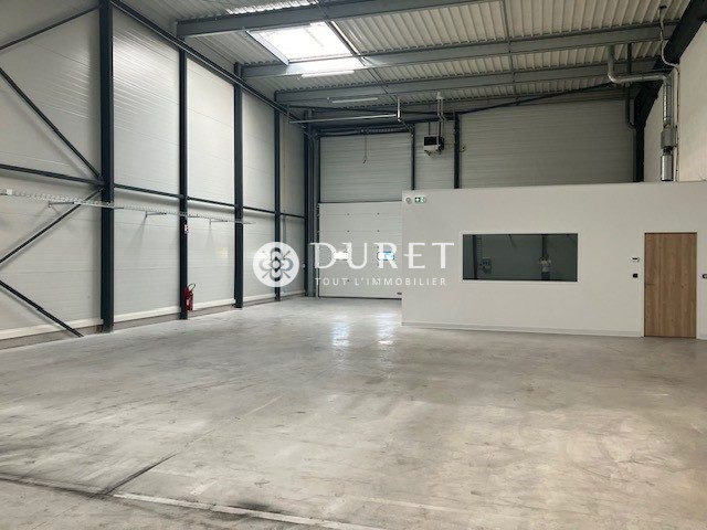 Louer Local professionnel Local professionnel, La Roche-sur-Yon 735 m2 - LP2722-DURET