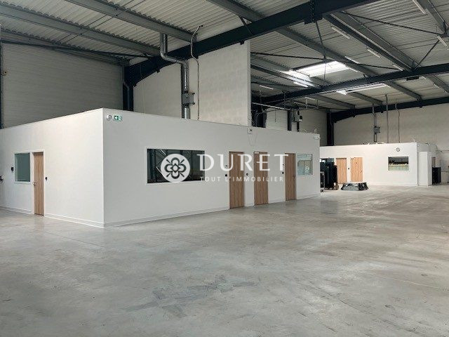 Louer Local professionnel Local professionnel, La Roche-sur-Yon 735 m2 - LP2722-DURET