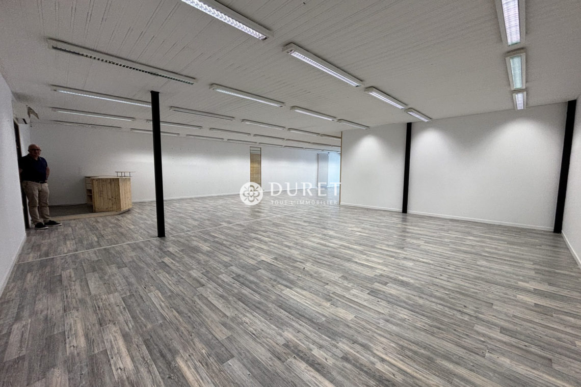 Louer Local commercial Local commercial, Aizenay 440 m2 - LP2804-DURET
