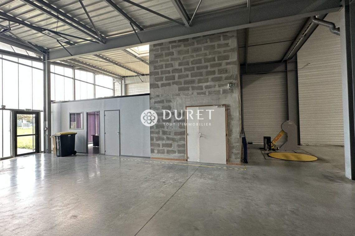 Louer Local industriel Local industriel, Les Achards 1100 m2 - LP2644-DURET