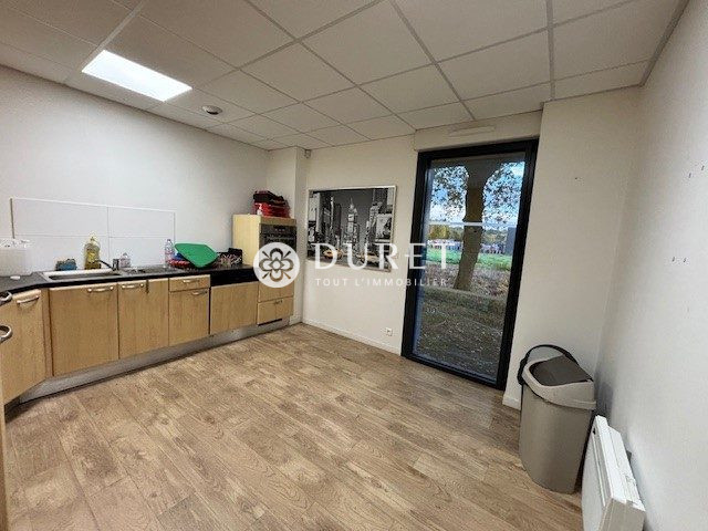 Louer Local professionnel Local professionnel, La Roche-sur-Yon 625 m2 - LP2850-DURET