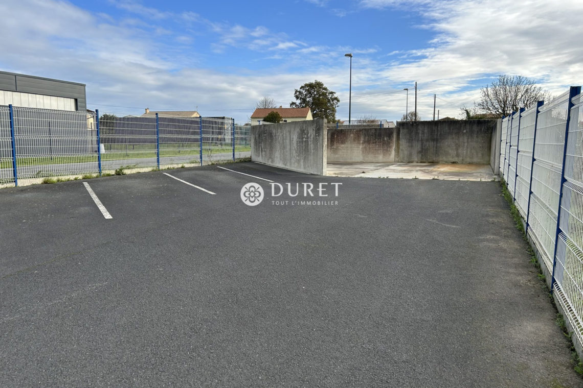 Louer Entrepôt Entrepôt, Treize-Septiers 145 m2 - LP2411-DURET