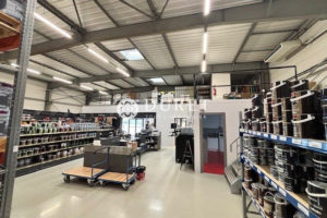 Local industriel, La Roche-sur-Yon 400 m2