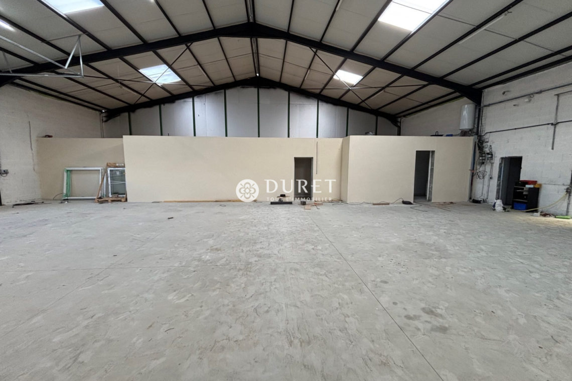 Acheter Local professionnel Local professionnel, Montaigu-Vendée 2000 m2 - VP2795-DURET