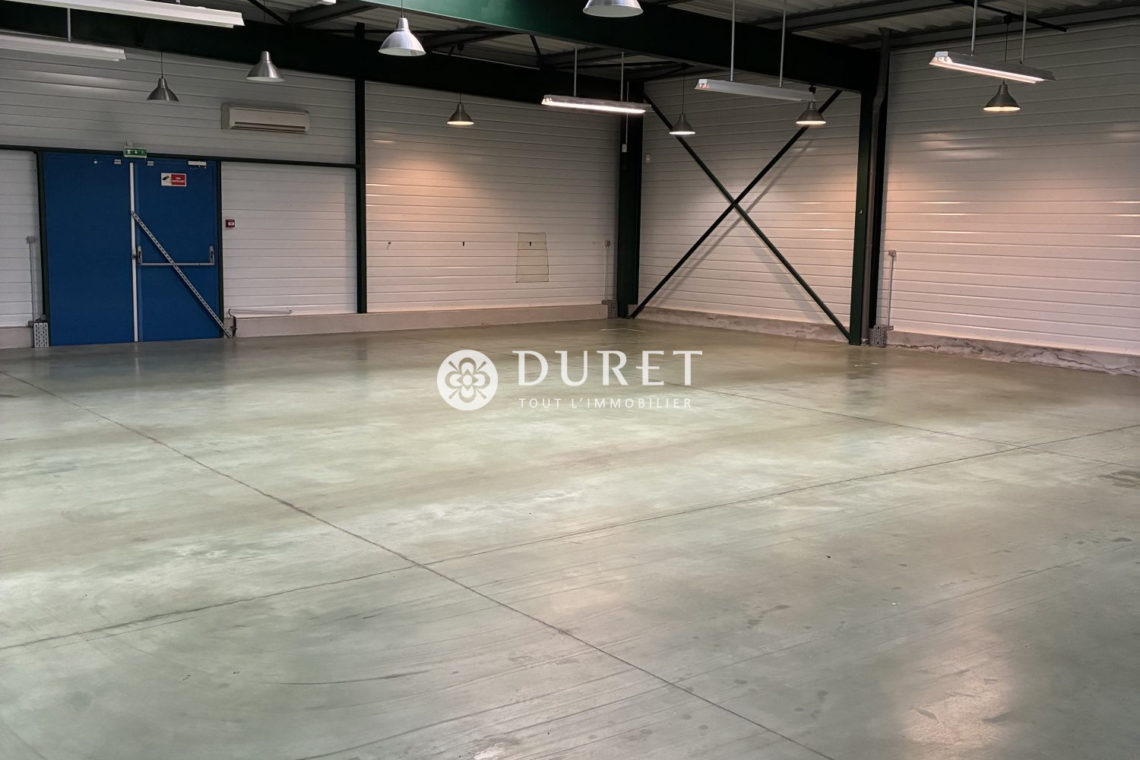 Louer Local professionnel Local professionnel, Montaigu-Vendée 300 m2 - LP2853-DURET
