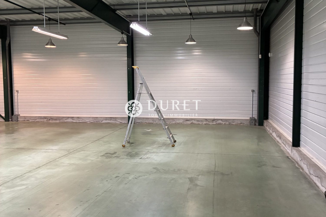 Louer Local professionnel Local professionnel, Montaigu-Vendée 300 m2 - LP2853-DURET