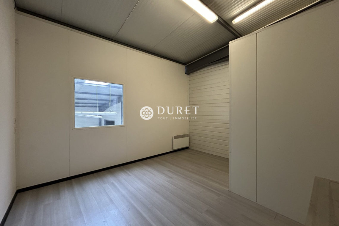 Louer Local professionnel Local professionnel, L&rsquo;Herbergement 409 m2 - LP2305-DURET