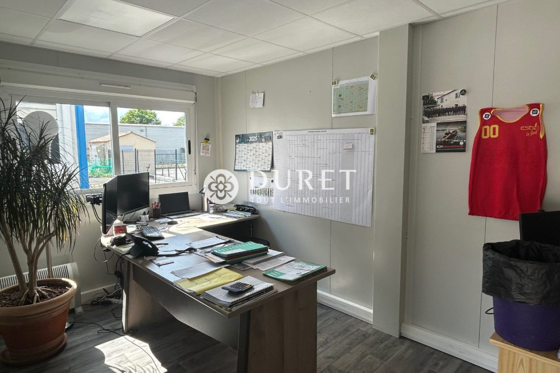 Louer Local professionnel Local professionnel, La Gaubretière 340 m2 - LP2635-DURET