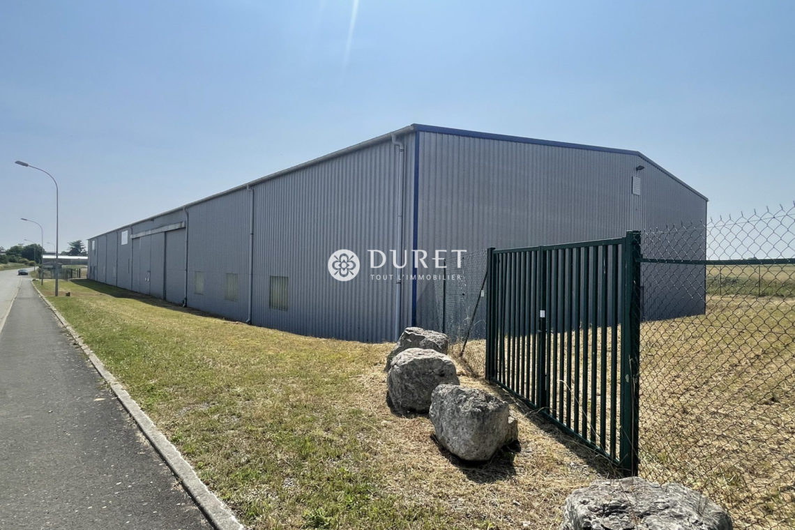 Louer Local industriel Local industriel, Fontenay-le-Comte 2640 m2 - LP2695-DURET