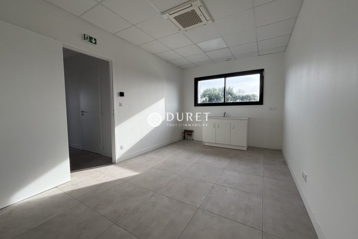 Louer Local professionnel Local professionnel, Aizenay 350 m2 - LP2591-DURET