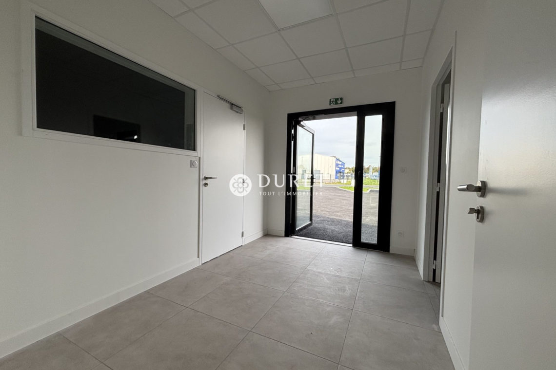 Louer Local professionnel Local professionnel, Aizenay 350 m2 - LP2591-DURET