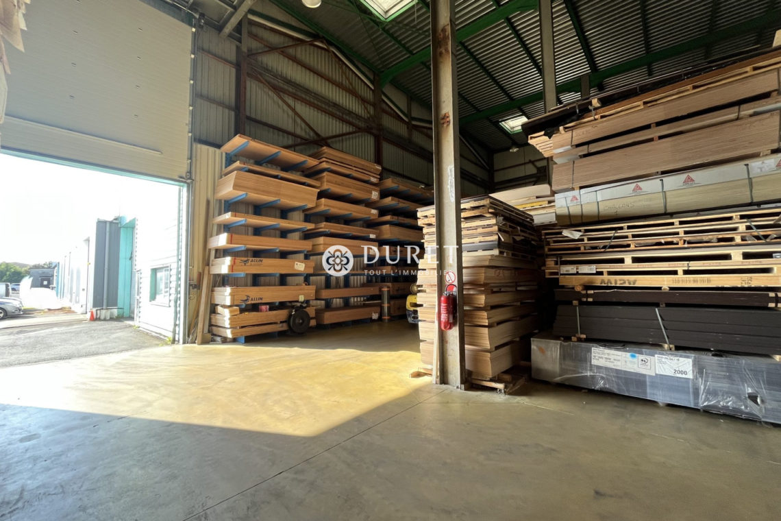 Louer Local industriel Local industriel, Challans 595 m2 - LP2827-DURET