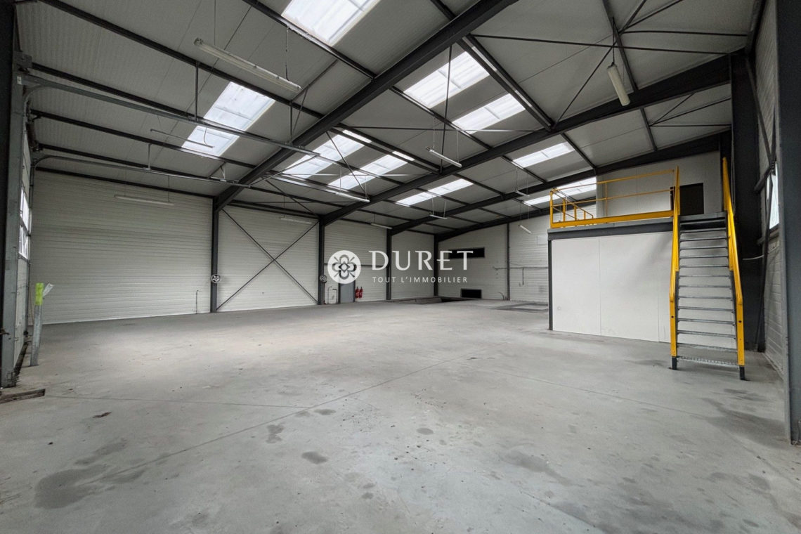 Louer Local professionnel Local professionnel, L&rsquo;Herbergement 409 m2 - LP2305-DURET