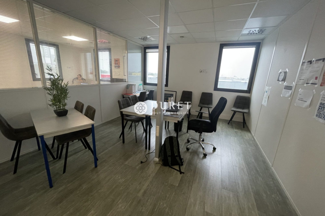 Louer Bureau Bureau, La Roche-sur-Yon 90 m2 - LP2576-DURET