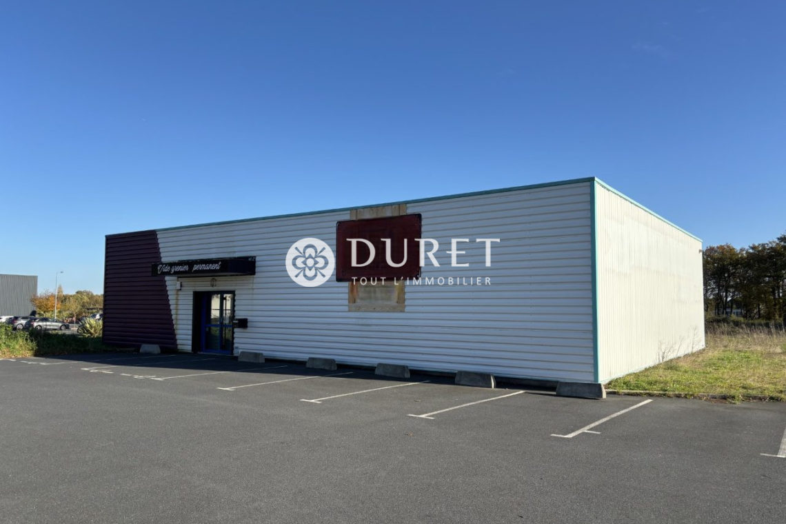 Louer Local professionnel Local professionnel, Montaigu-Vendée 300 m2 - LP2853-DURET