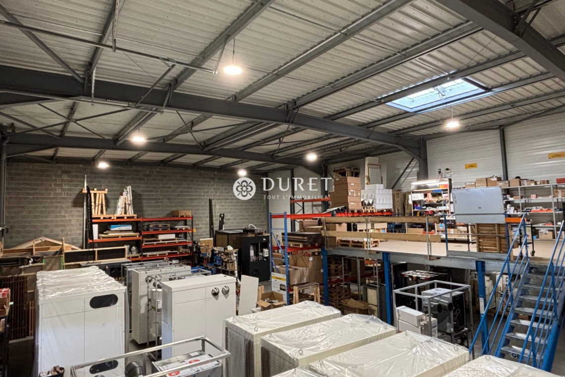 Louer Local professionnel Local professionnel, Montaigu-Vendée 497 m2 - LP2877-DURET