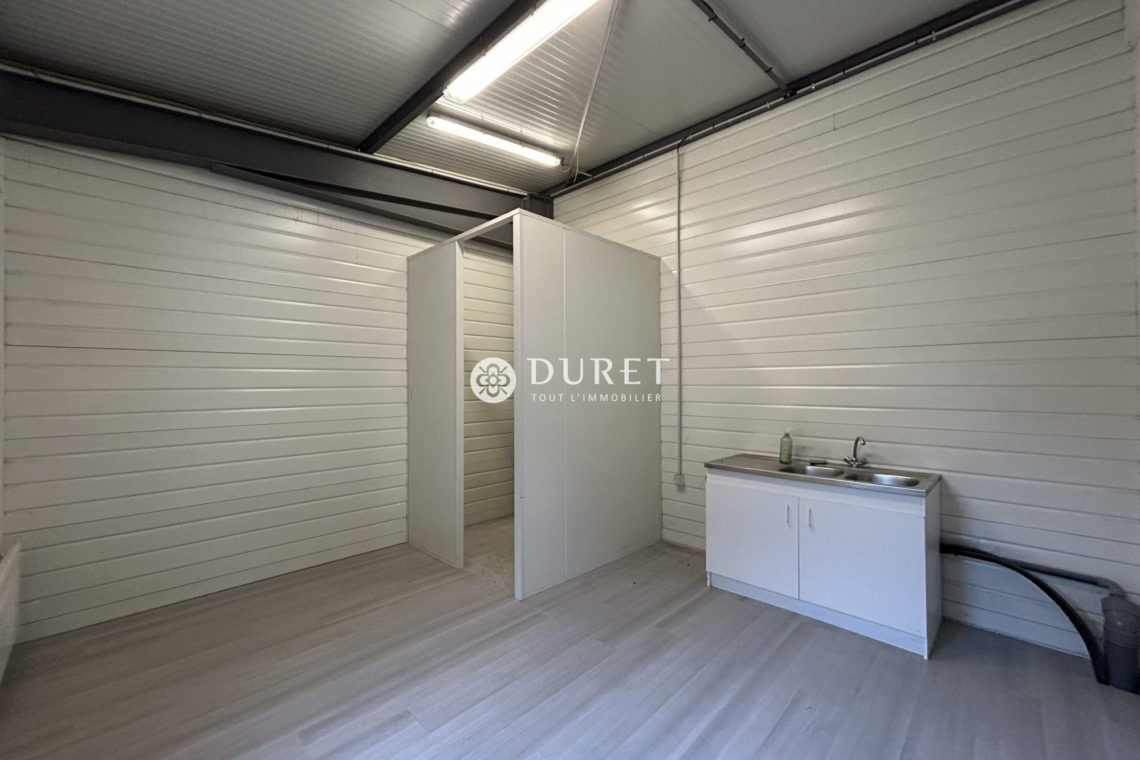 Louer Local professionnel Local professionnel, L&rsquo;Herbergement 409 m2 - LP2305-DURET
