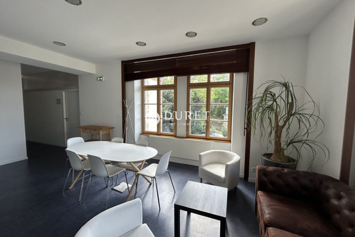 Louer Bureau Bureau, Rocheservière 456 m2 - LP2656-DURET