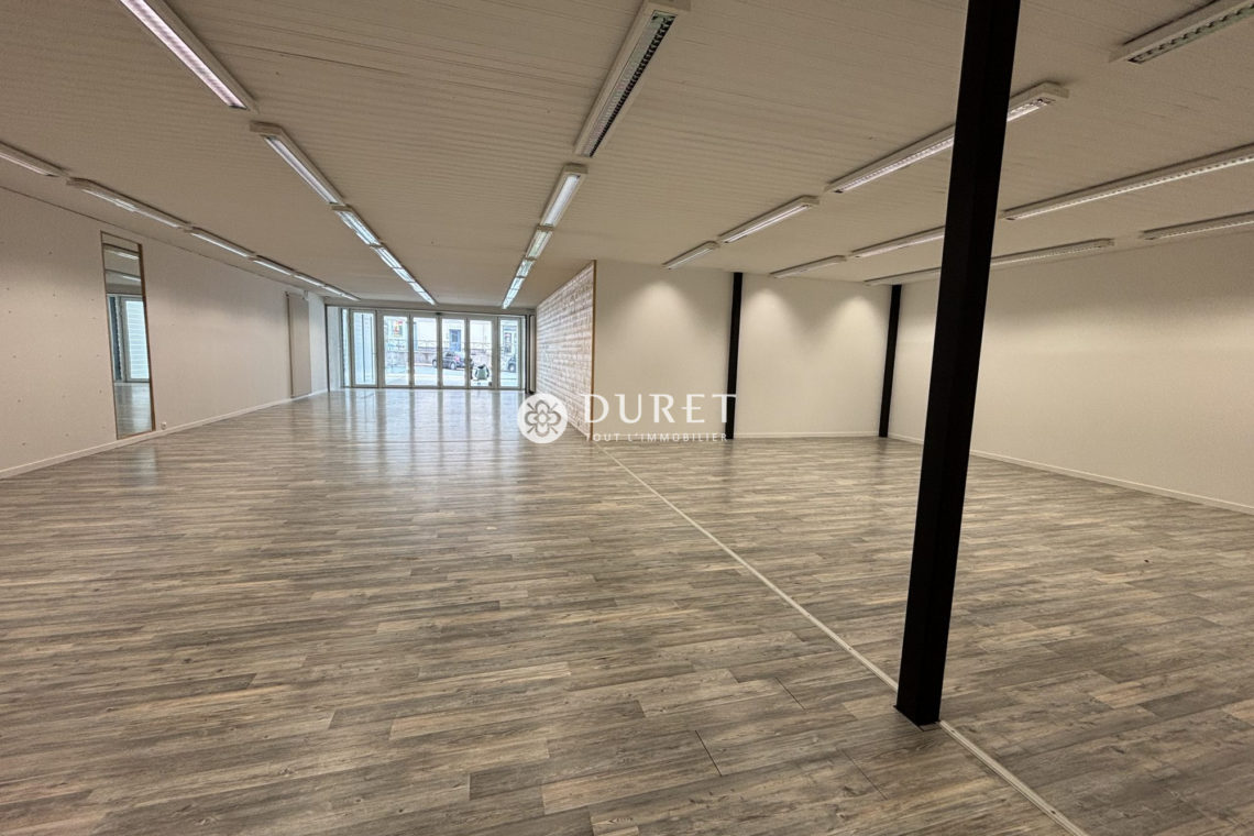 Louer Local commercial Local commercial, Aizenay 440 m2 - LP2804-DURET