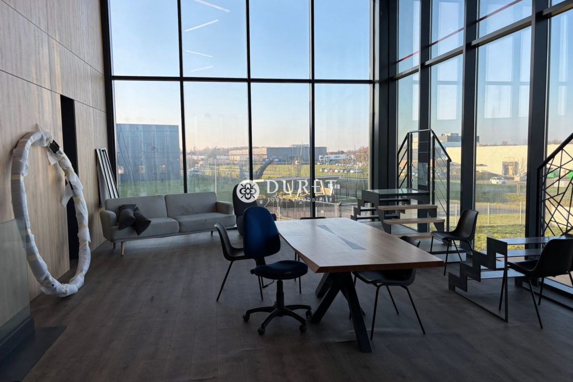 Acheter Local professionnel Local professionnel, Montaigu-Vendée 2820 m2 - VP2926-DURET