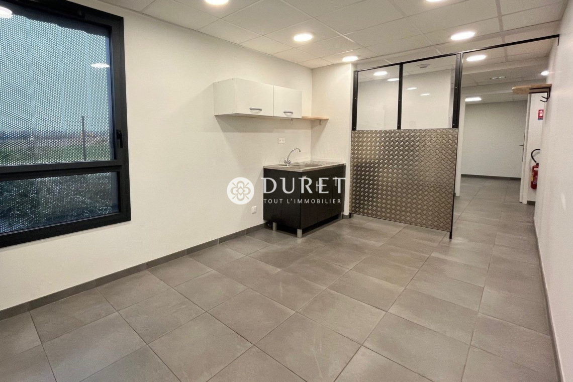 Louer Local industriel Local industriel, Les Achards 568 m2 - LP2421-DURET