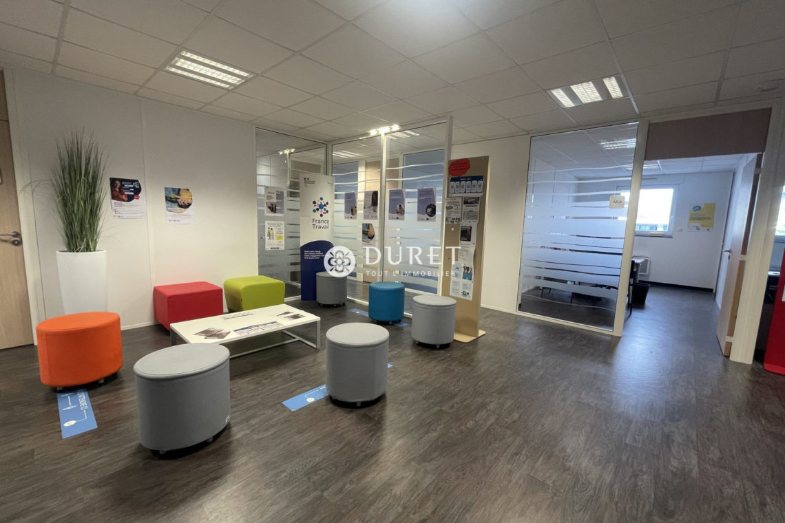 Louer Bureau Bureau, La Roche-sur-Yon 1244 m2 - LP2563-DURET