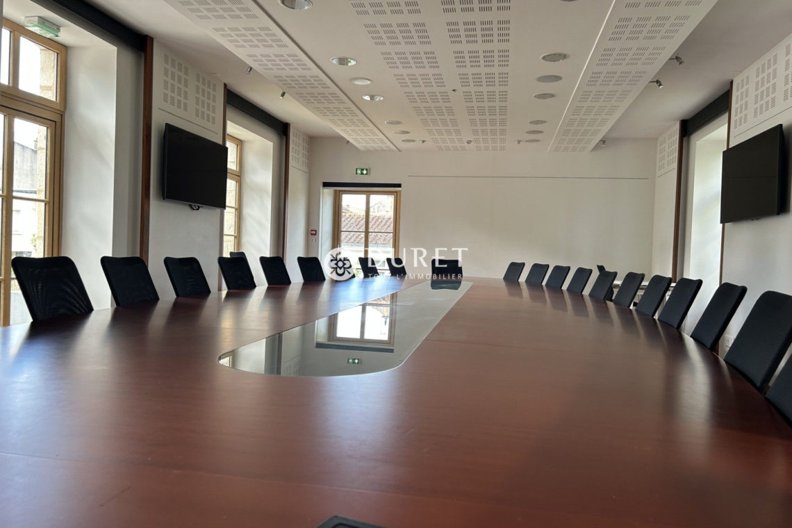 Louer Bureau Bureau, Rocheservière 456 m2 - LP2656-DURET