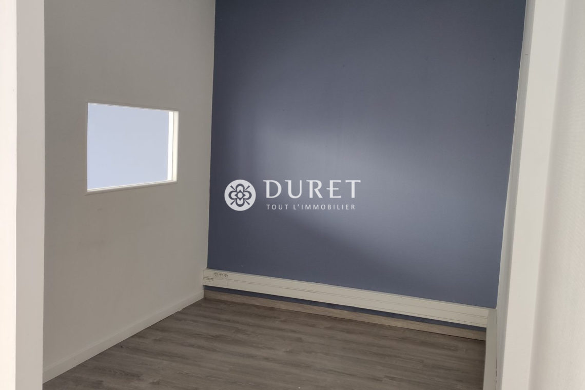 Louer Local commercial Local commercial, Challans 90 m2 - LP2658-DURET